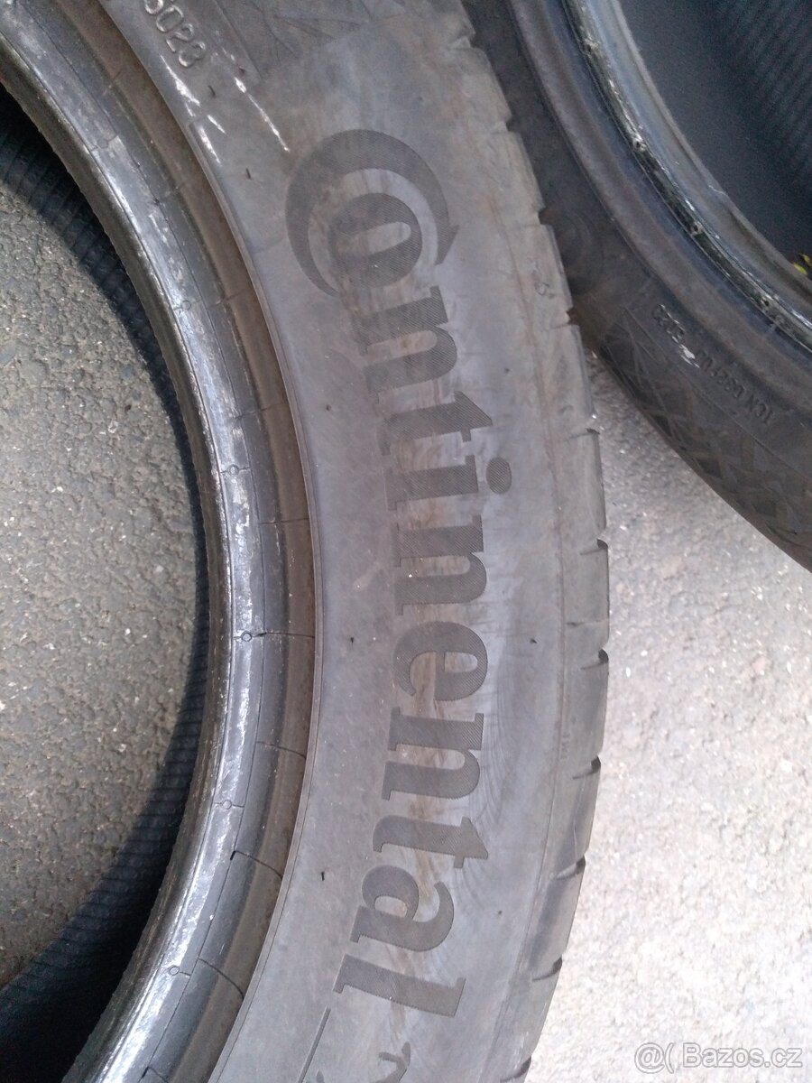 Prodám 2 letní gumy Continental 235/55 R18 DOT 5023 - 5