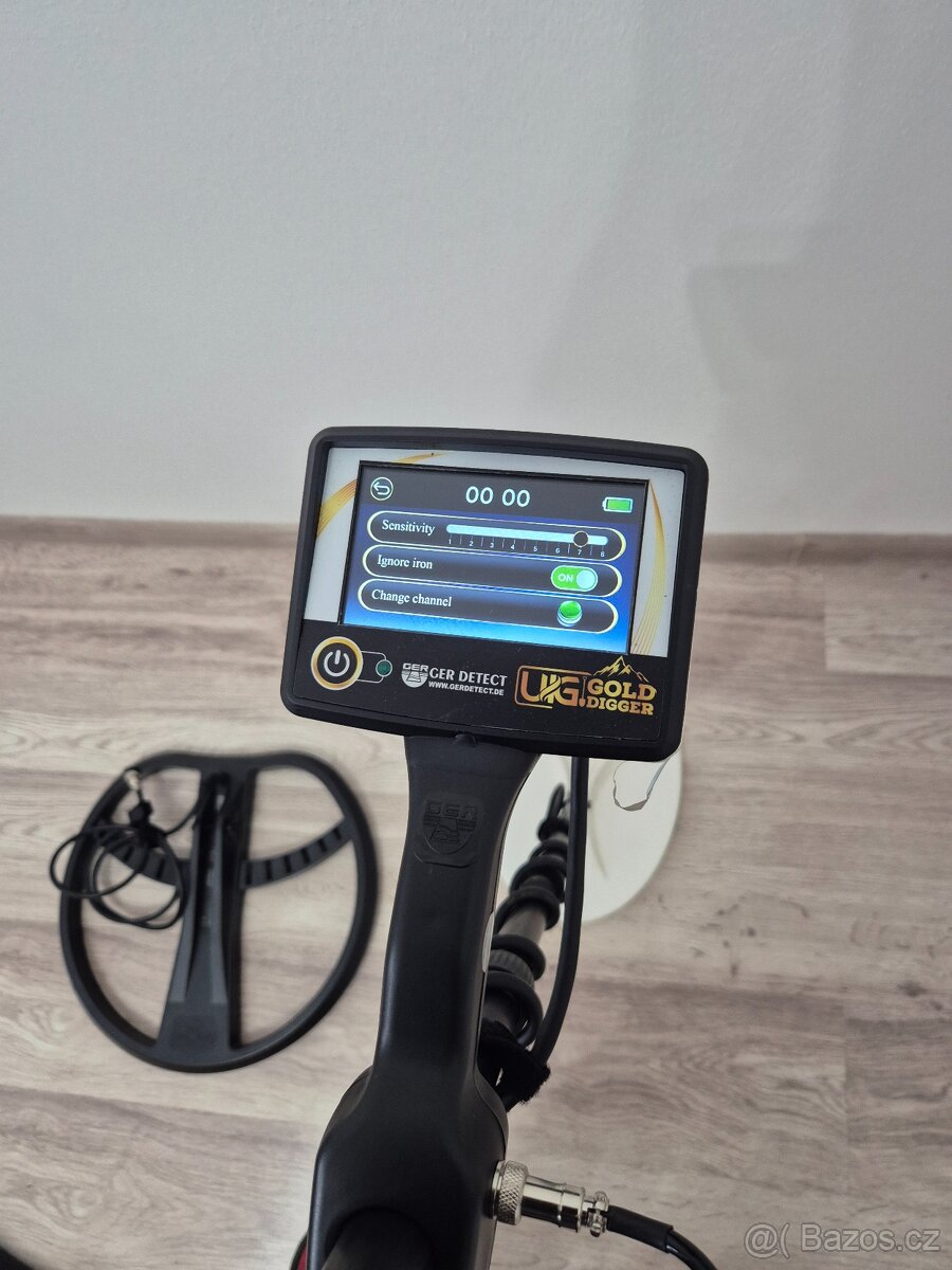 NOVA ZĽAVA Detektor kovov UIG GOLD DIGGER - 5