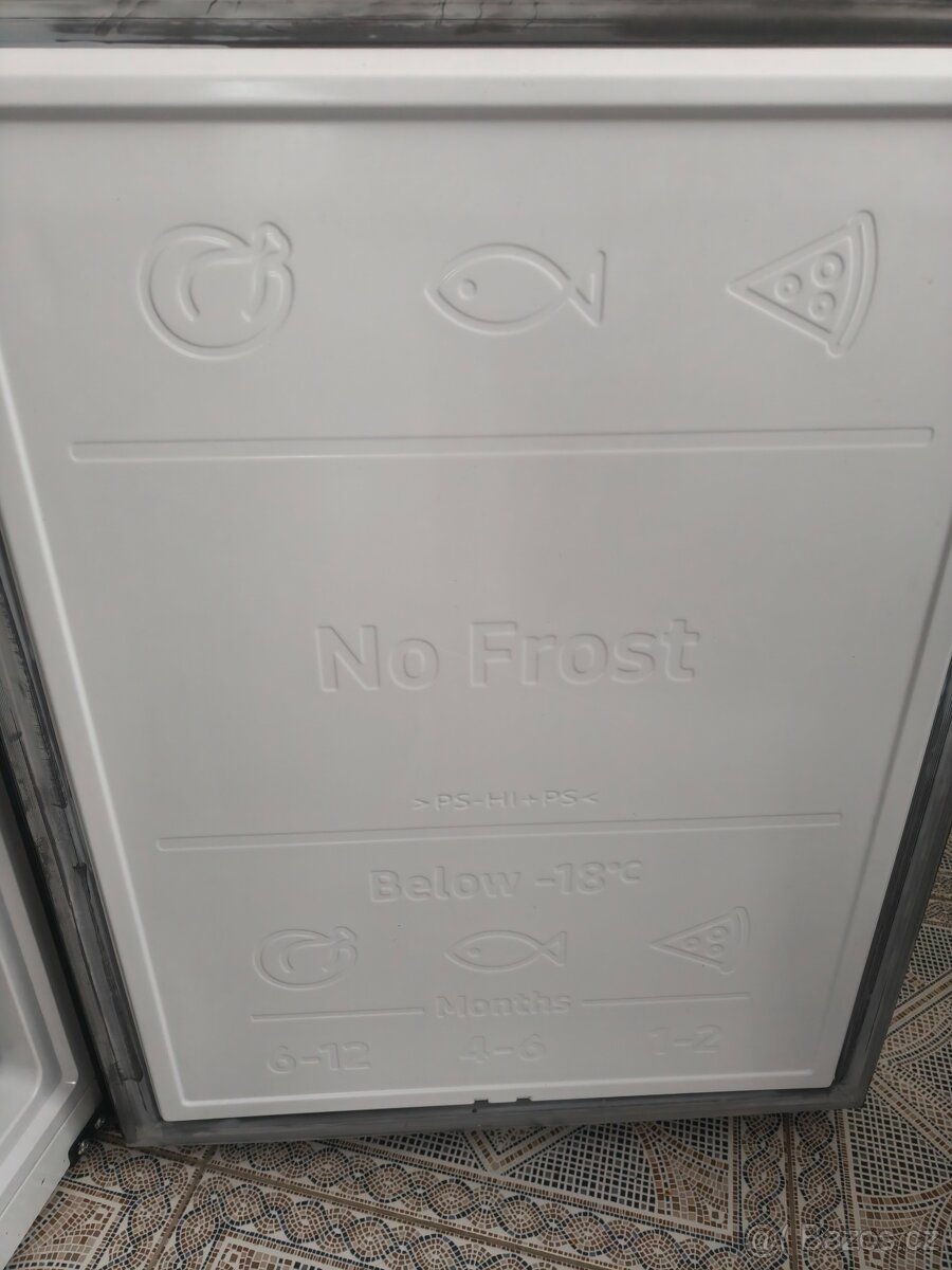 Chladnička s mrazničkou Samsung Bespoke RB38A7B6AB1 černá - 5