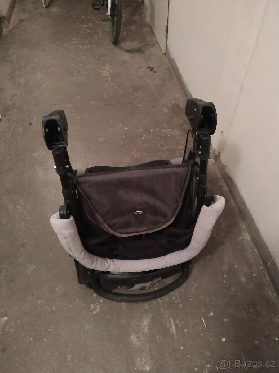 Prodám skládací dětský kočárek - 5