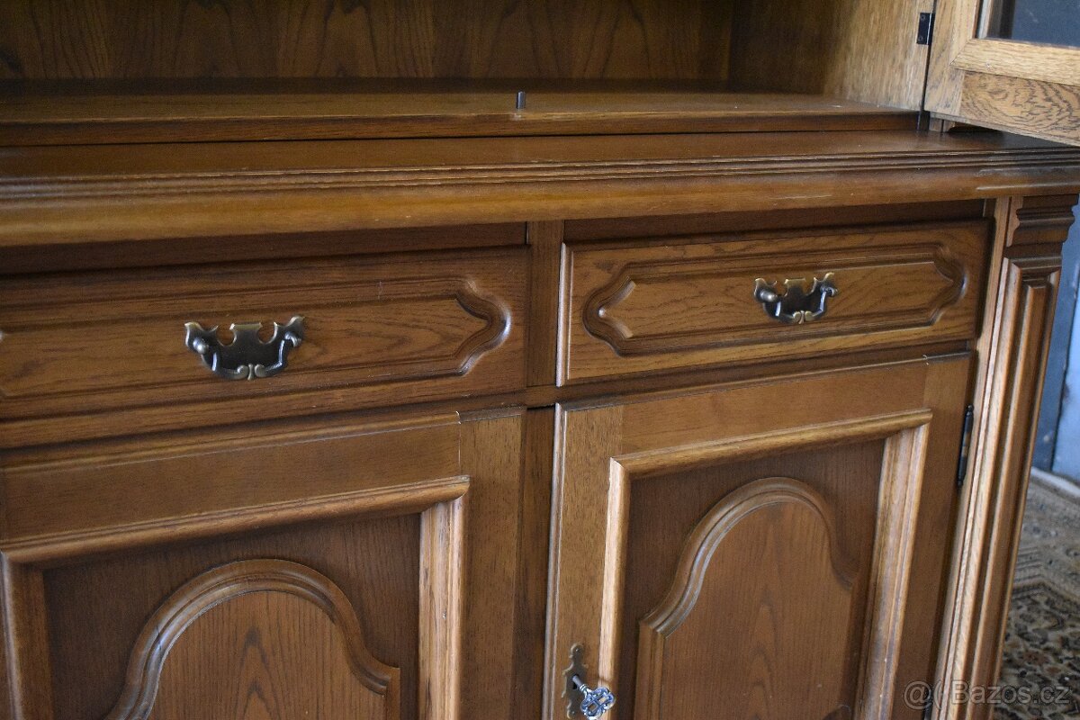 Dvoudveřová vitrína - 5