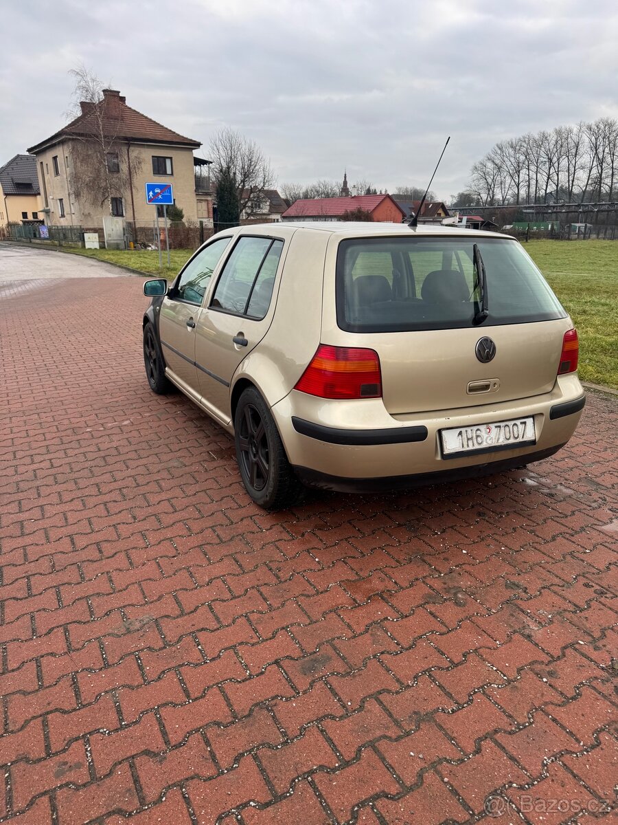 Volkswagen golf - 5