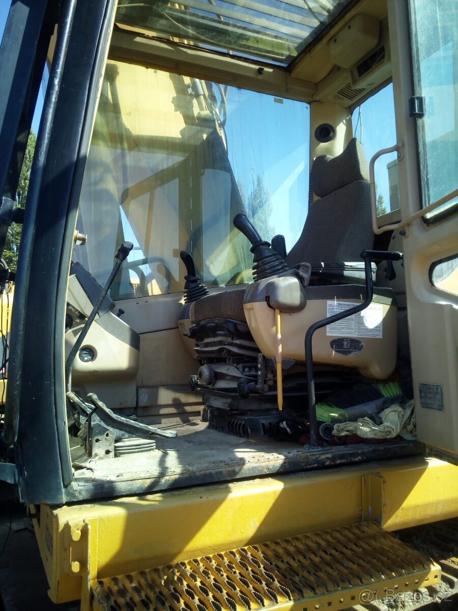Caterpillar CAT 330B UHD - 5