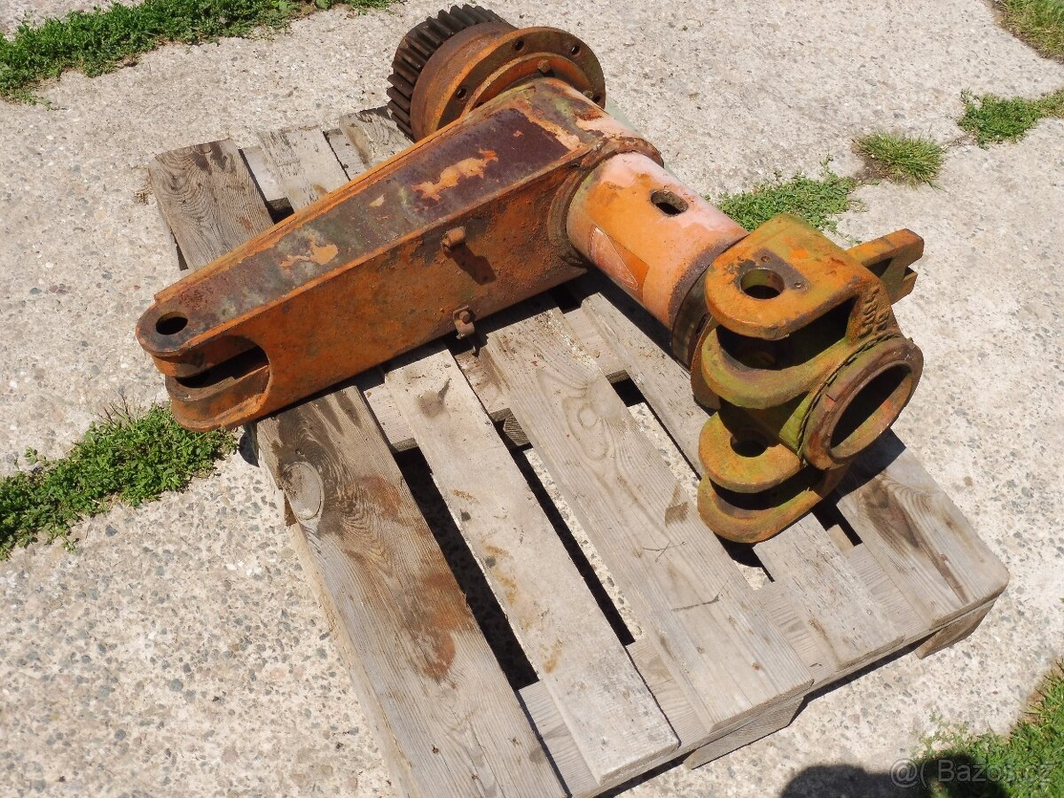 Otoč nakladače UNHZ 750 - 5