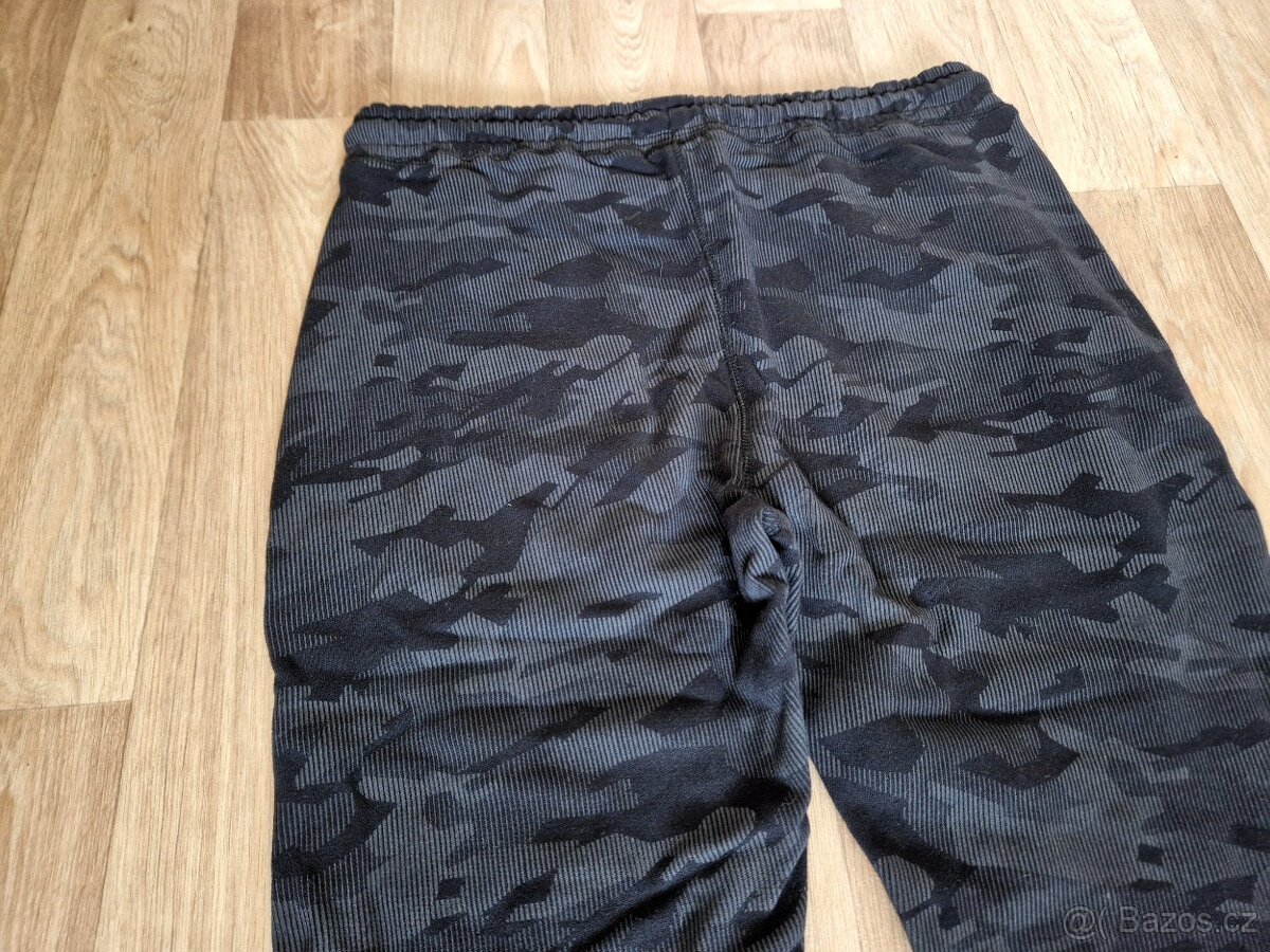 Černošedé maskáčové tepláky, vel. 170, C&A - 5