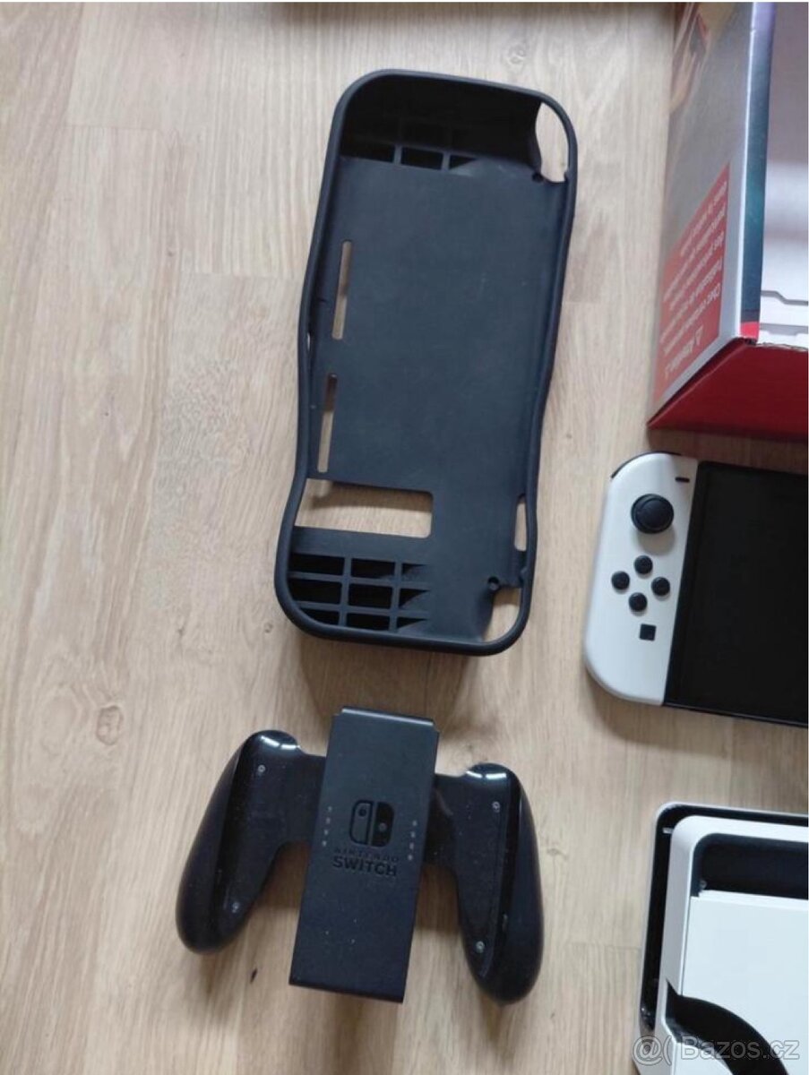 Nintendo Switch OLED + 3 hry - 5