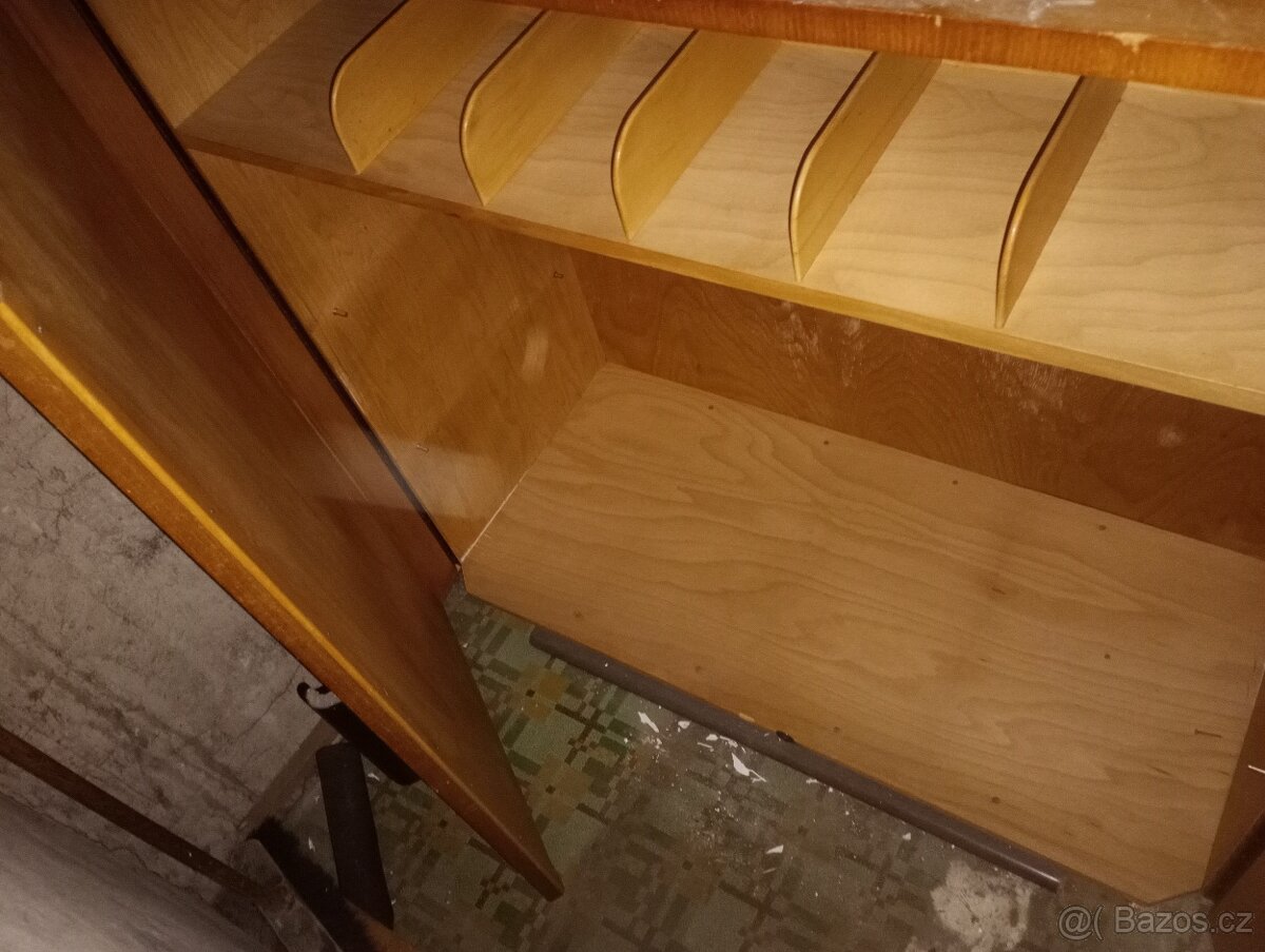 Stará skříň z masivu - 5