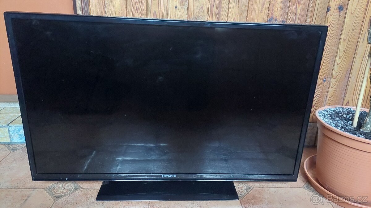 Hitachi 32" - 5