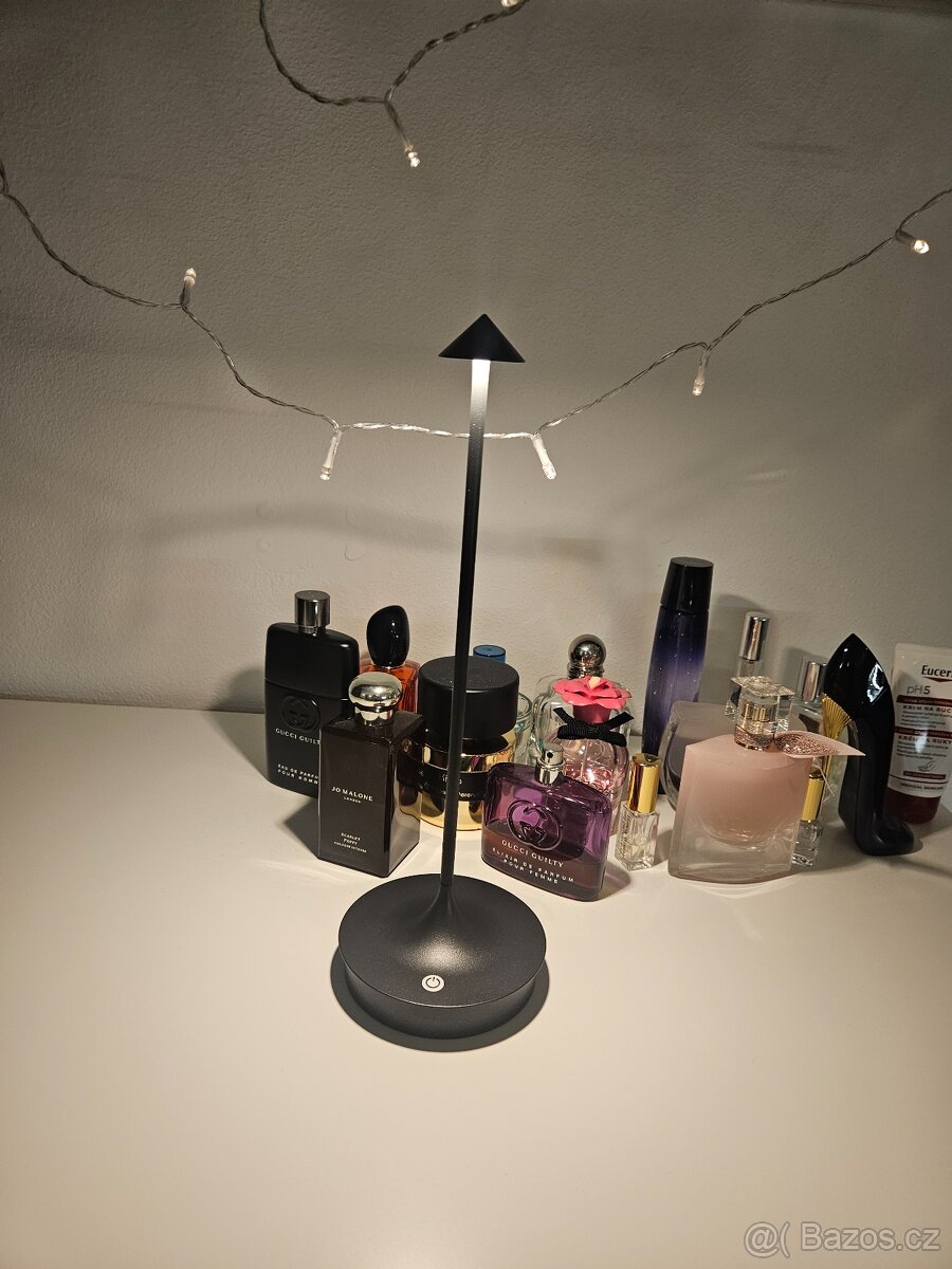 Elegantní bezdrátová dobíjecí stolní lampa - 5