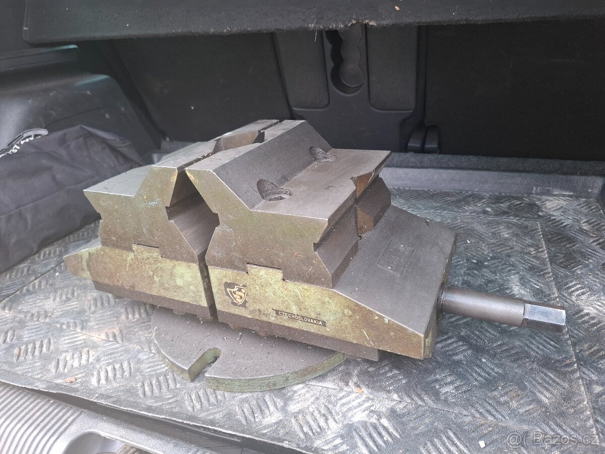 Velky prizmaticky svěrák - 5