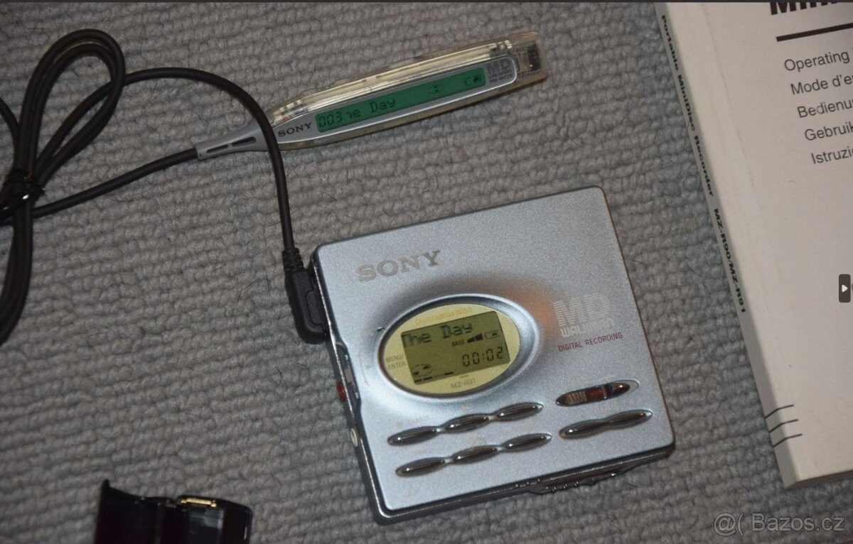 Minidisc Sony MZ-R91, manual, AA adapter, manual, MD disky - 5