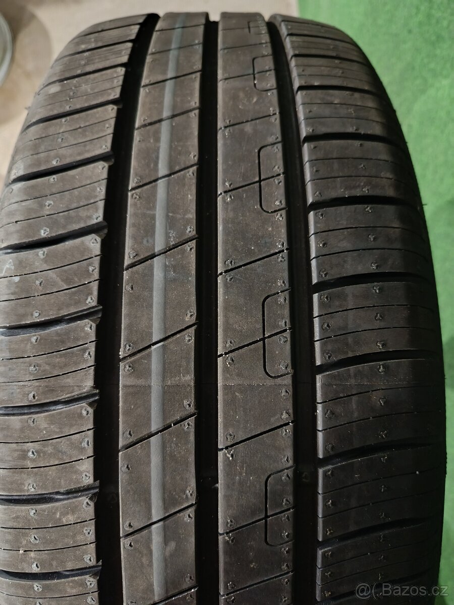 4ks NOVE letni 205/55/17 Goodyear - 5
