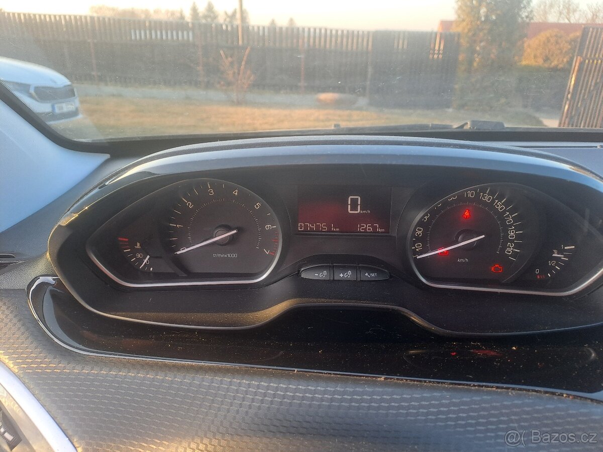 Peugeot 2008 - 5