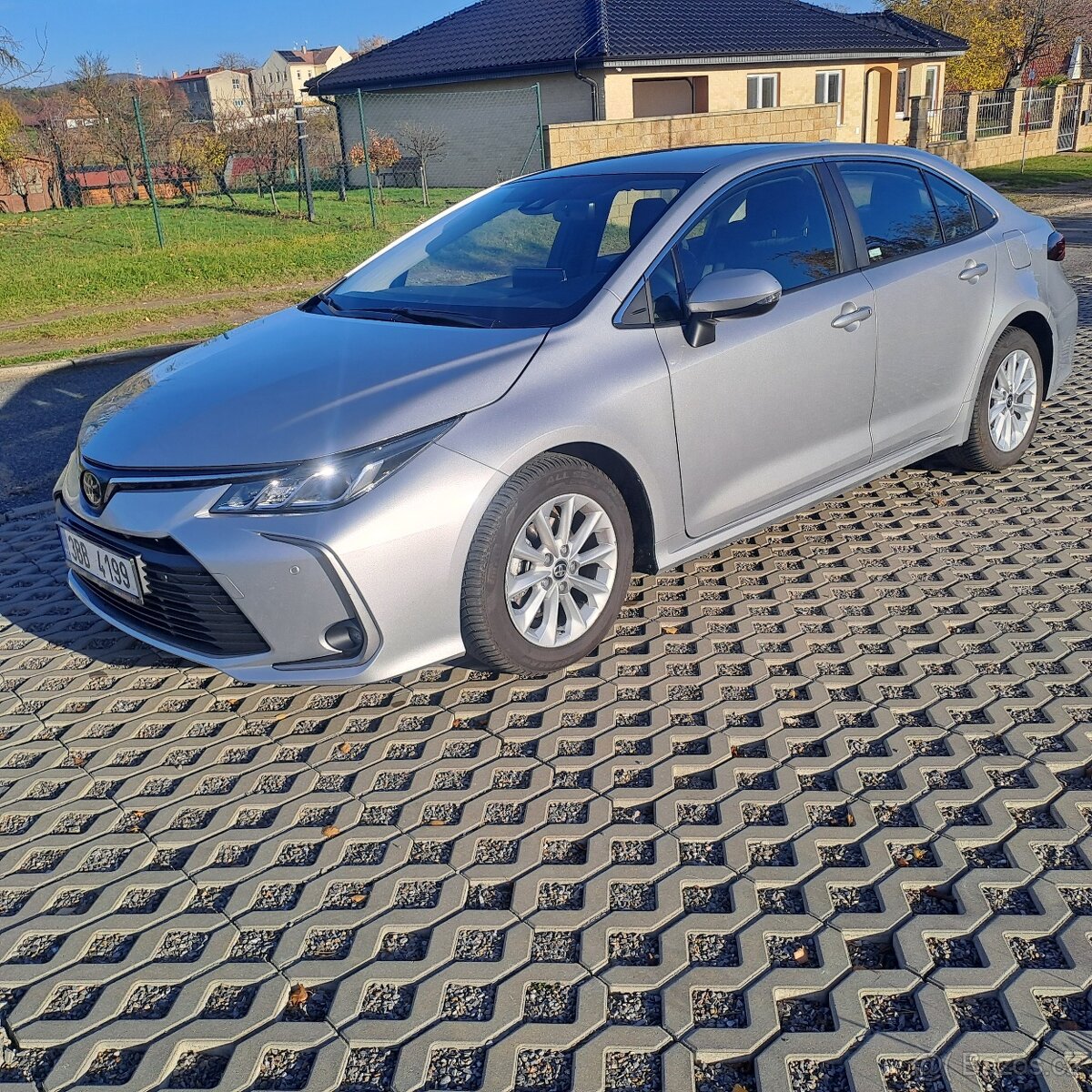 Toyota Corolla 1,5 / 92 kW, automat, v záruce - 5