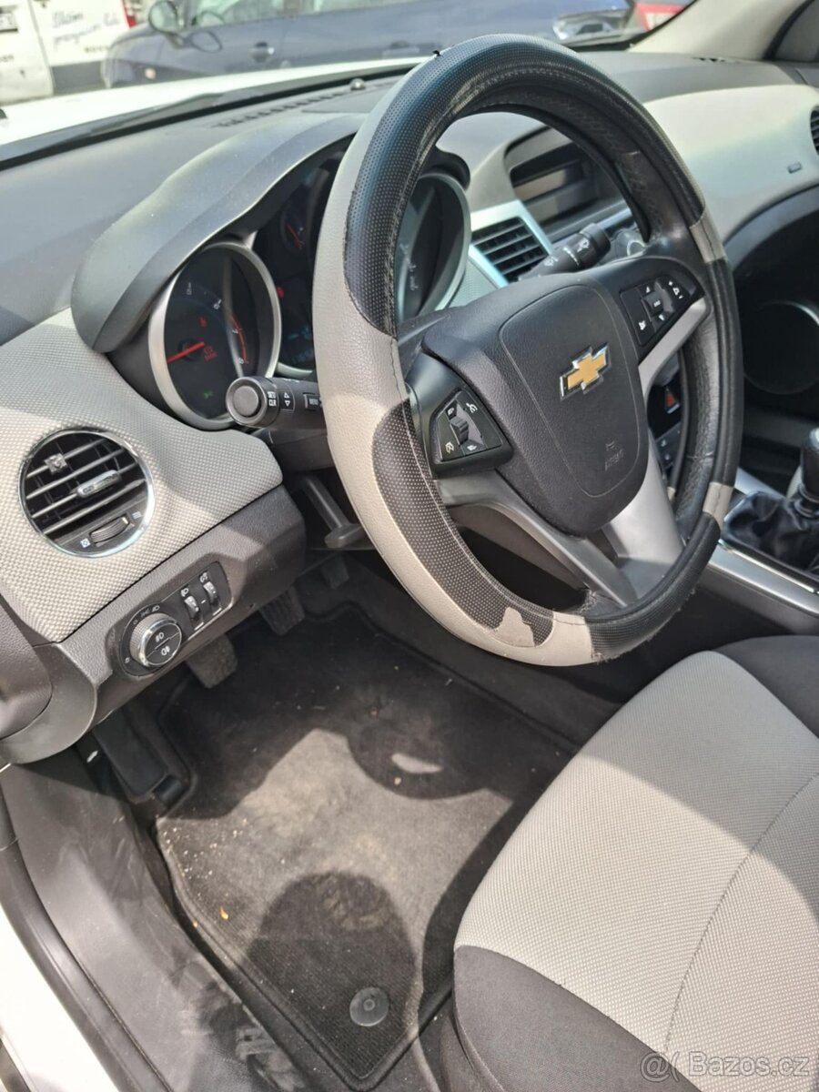 Rozpredám Chevrolet Cruze 1.6 91kw 2011 - 5