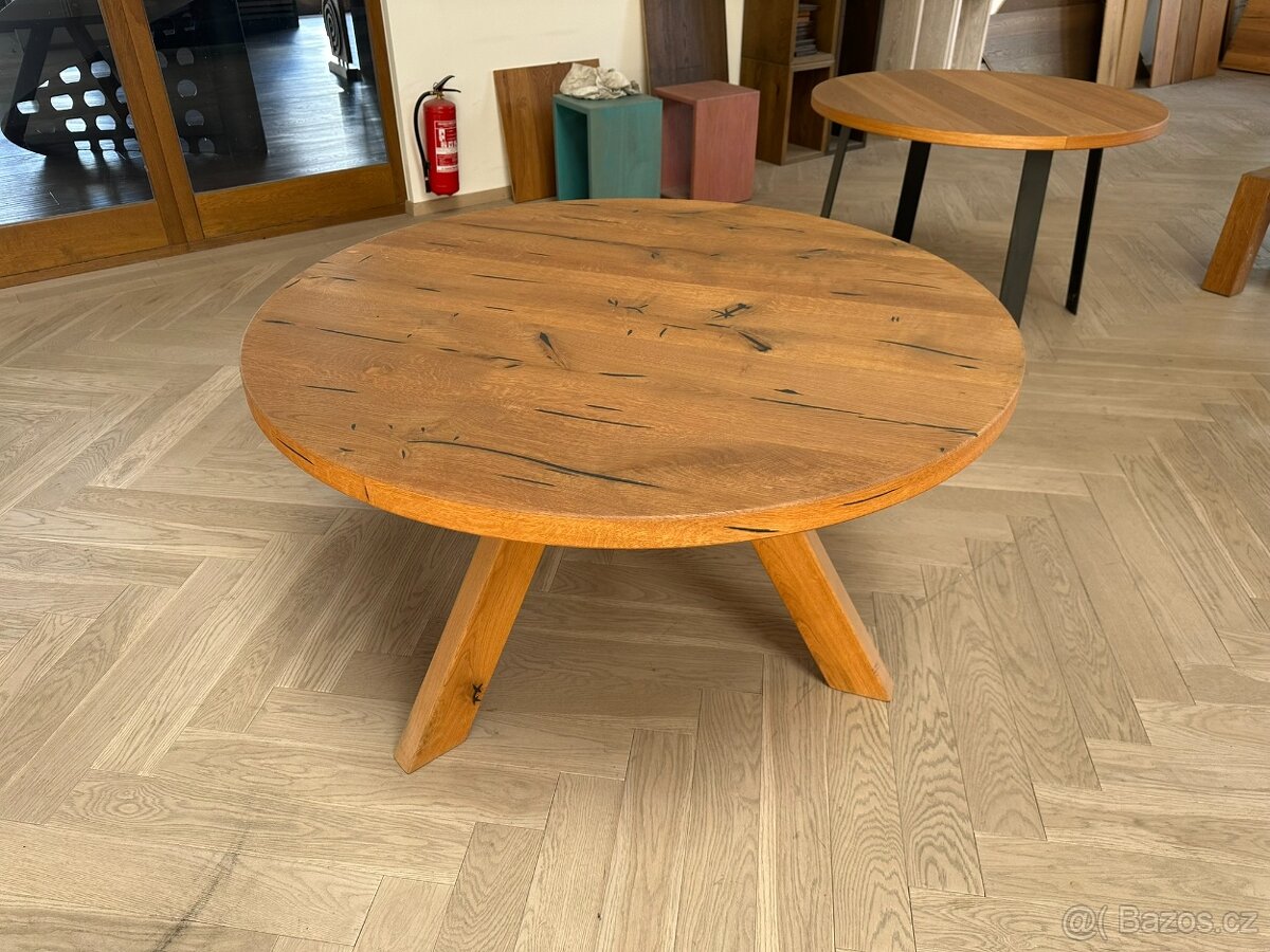 Kulatý dubový stůl o průměru 125 cm - 5