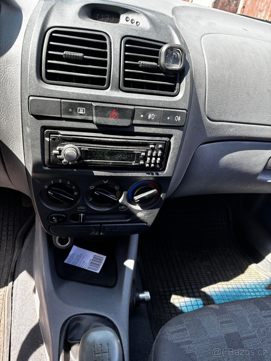Hyundai Accent - 5
