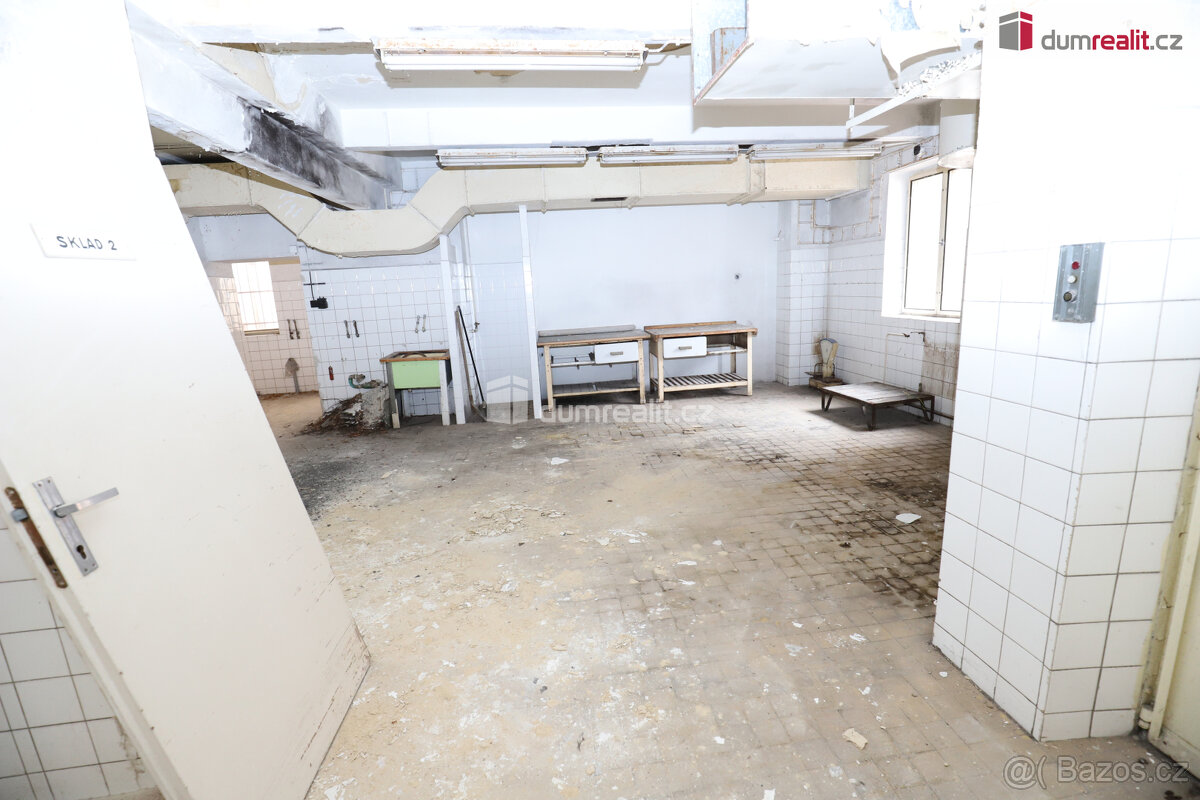 Komerční objekt vhodný na přestavbu na bytové jednotky ve vn - 5