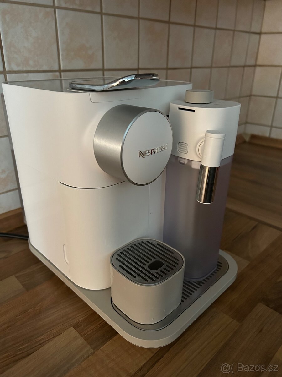 Kávovar Nespresso Lattissima - 5