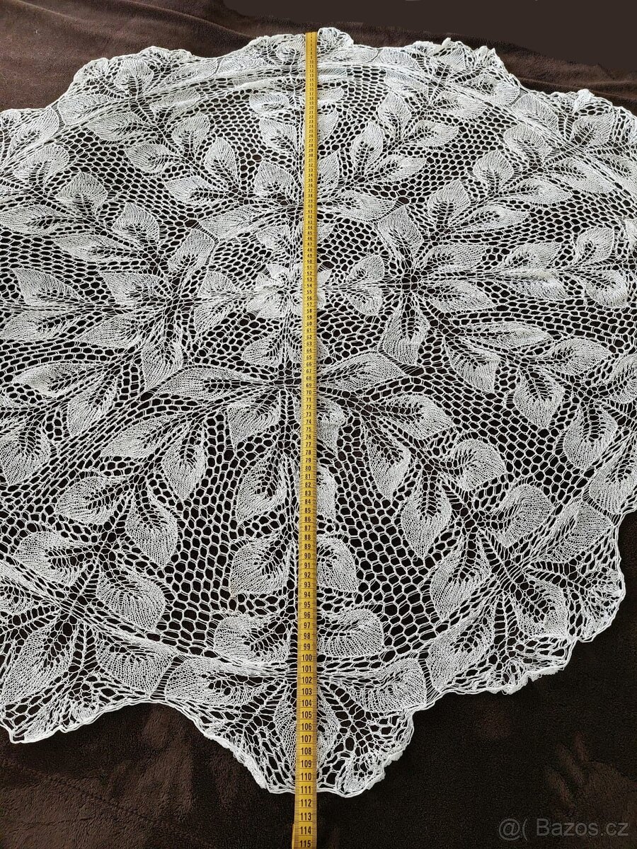 Ručně háčkované ubrusy v bílé a krémové barvě - 5