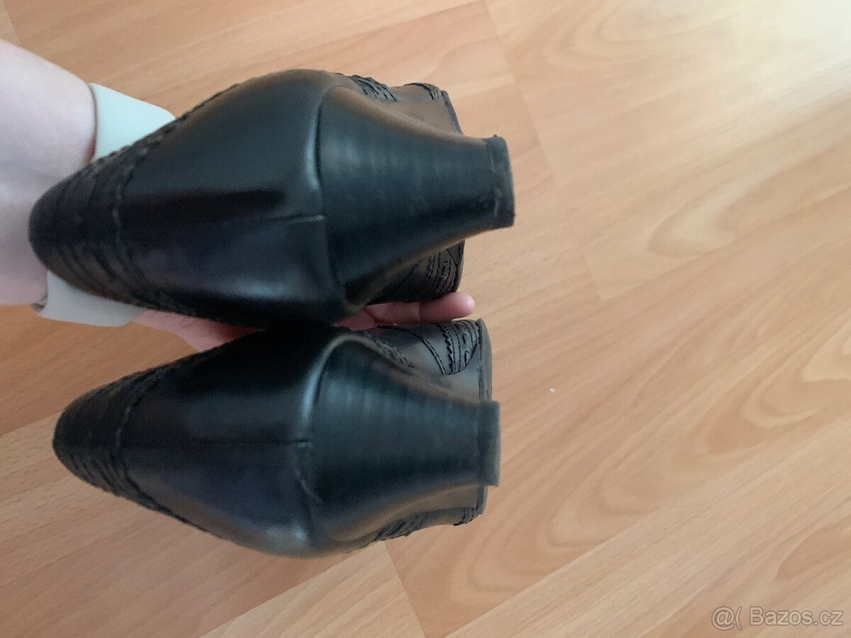 Černé lodičky na klínku Caprice vel. 36 - 5