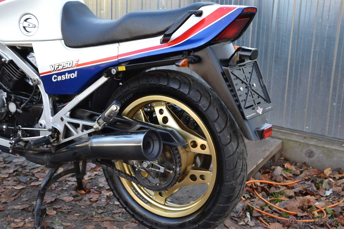 Honda VF 750F – RC15 - 5