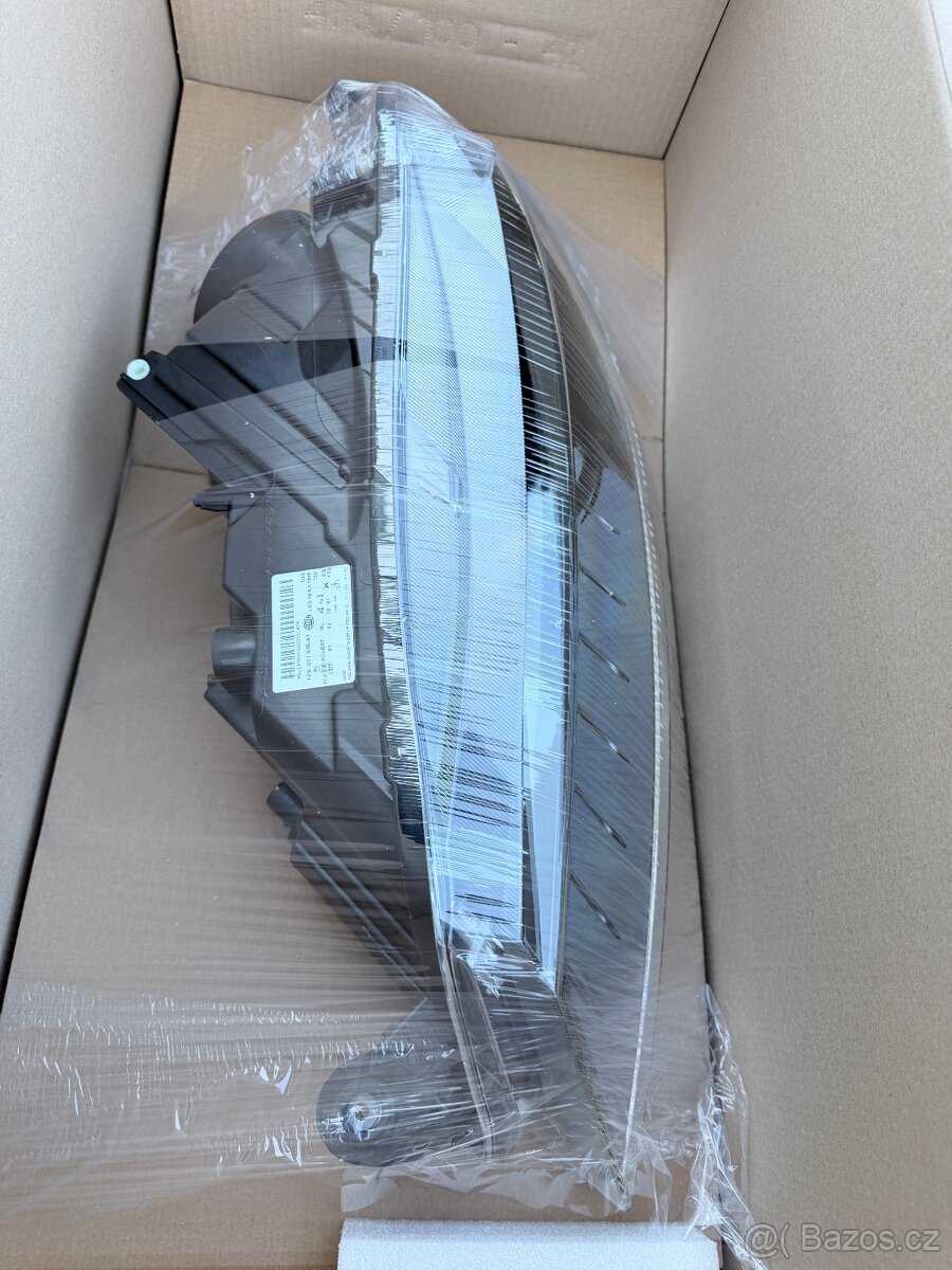 Světlomet HELLA 1ZS 011 939-411 - Škoda Superb 3 - 5