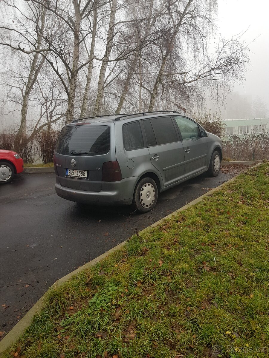 Prodám VOLKSWAGEN TOURAN 1.9 TDI R.V.2006 - 5