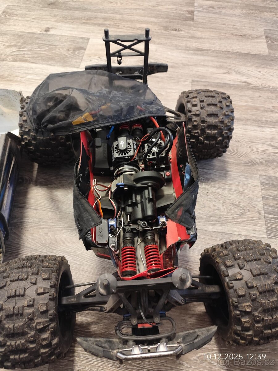 Prodám RC model Traxxas Summit 1:8 - 5