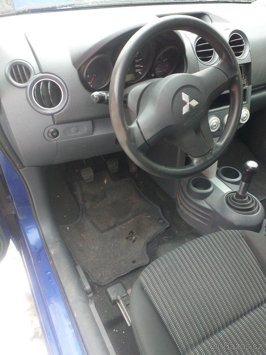 Mitsubishi colt 1.3 benzín r.2008 - 5