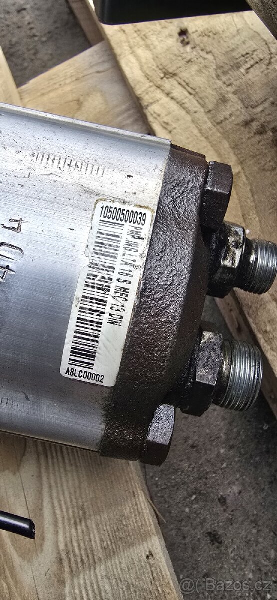 Hydraulika 3 stranný sklápěč. Teleskopický válec. - 5