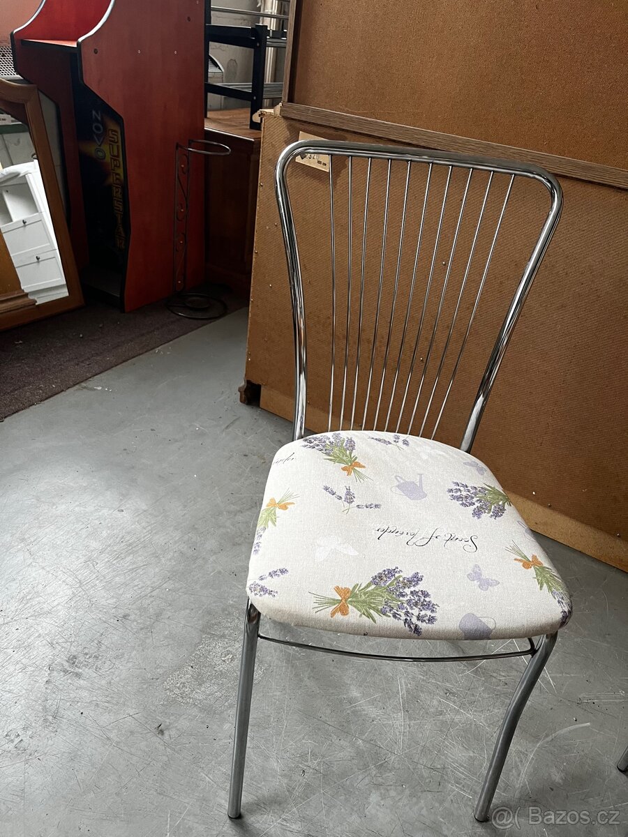 Jídelní stůl se židlemi - 5