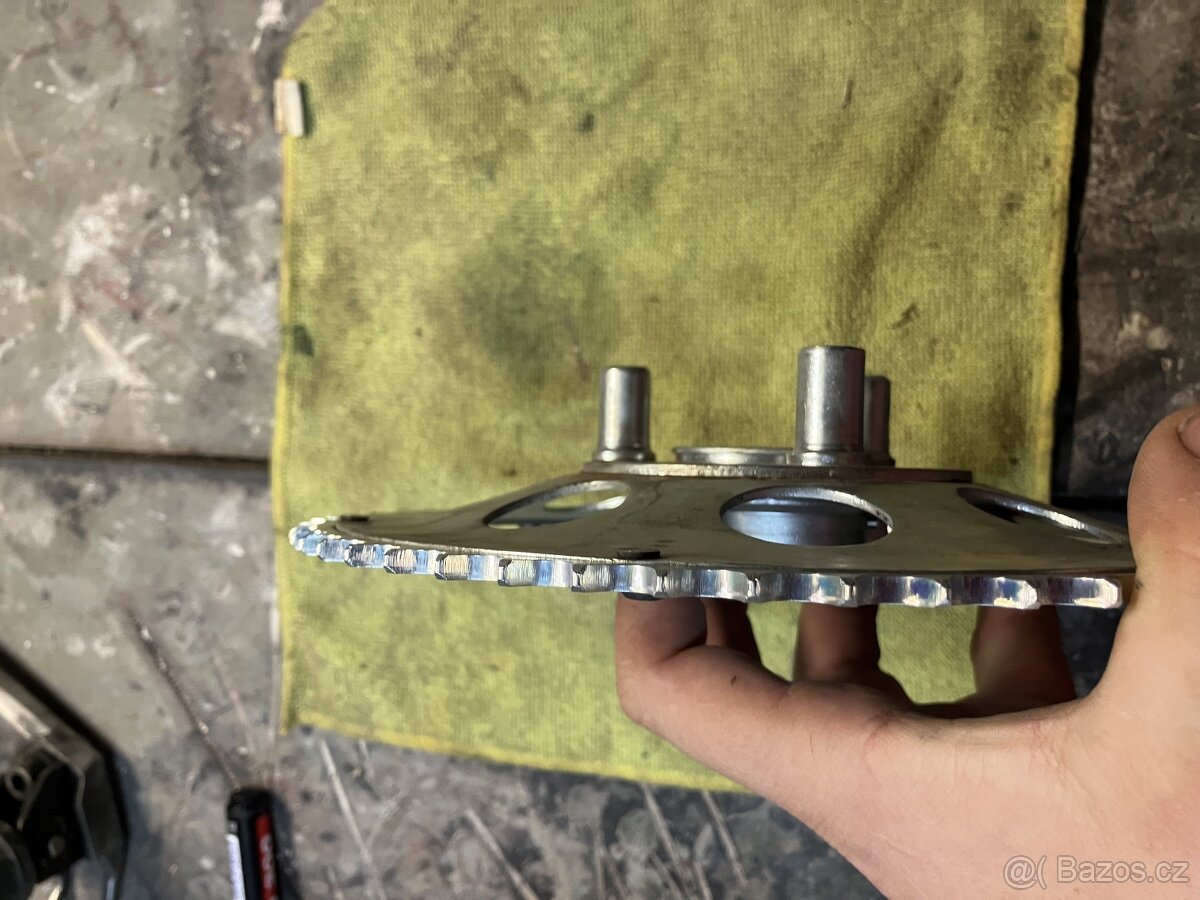 Jawa 50 pionyr 05 20 21 23 Repasovaná rozeta zadního kola - 5