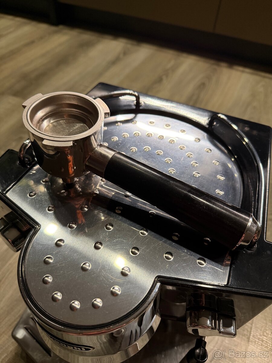 Kávovar DeLonghi EC820.B - 5