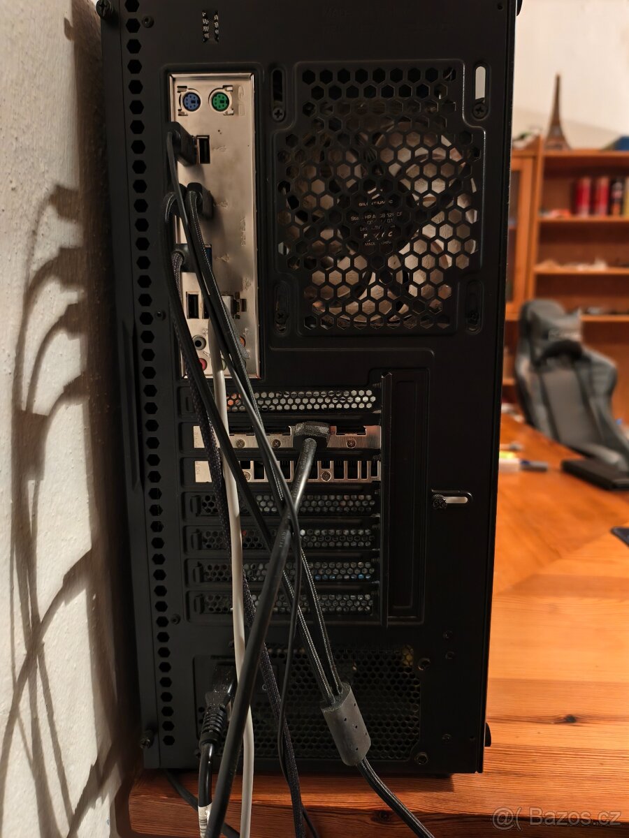 Prodám Herní počítač RAM 32 GB - 2x 500 GB SSD - 5
