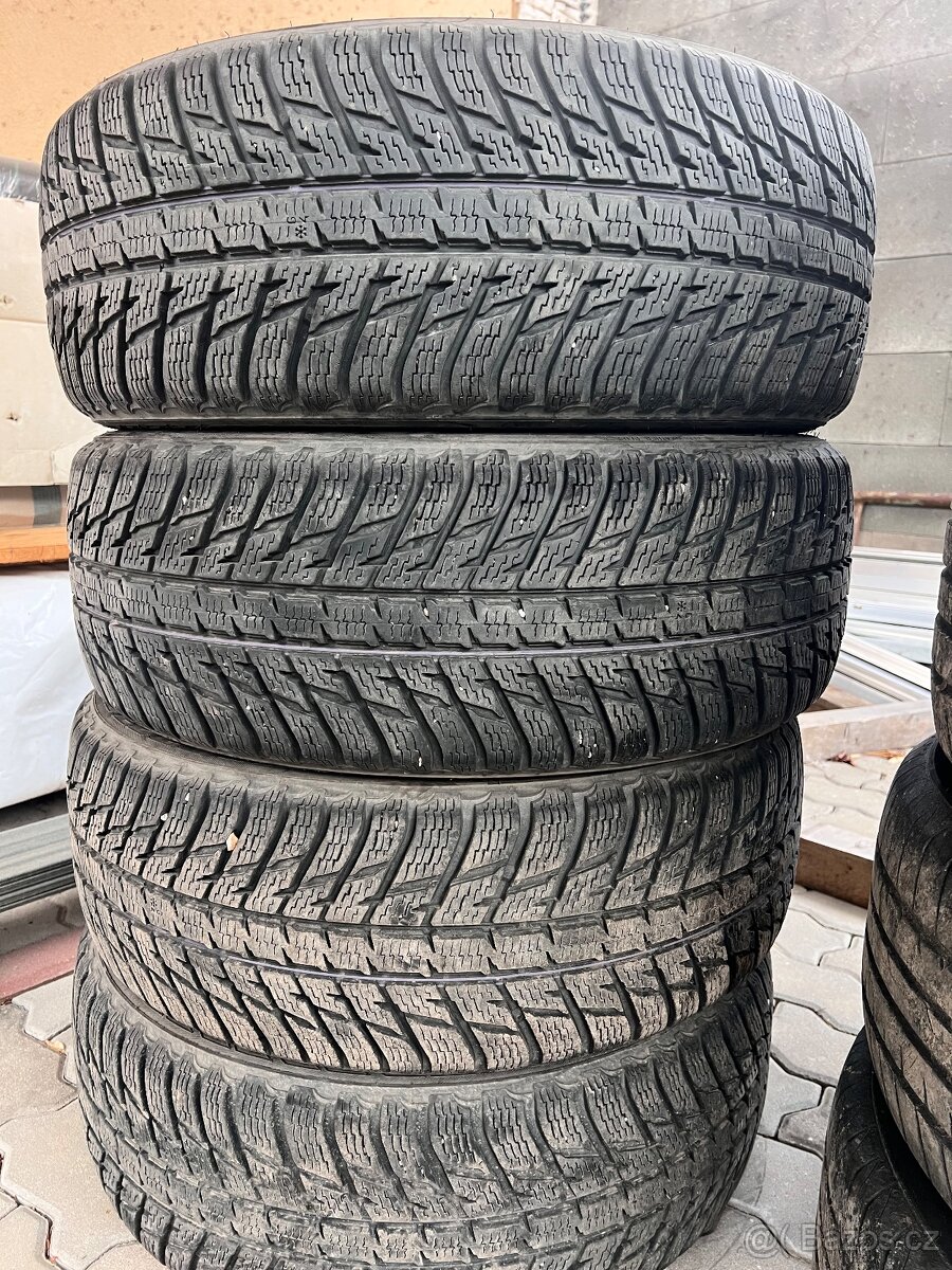 Zipni pneu Nokian 225/60/17 - 5