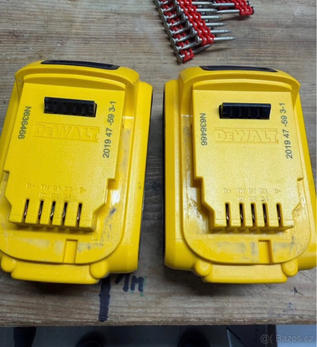 Hřebíkovačka DeWALT DCN890N 2x 5aH - 5