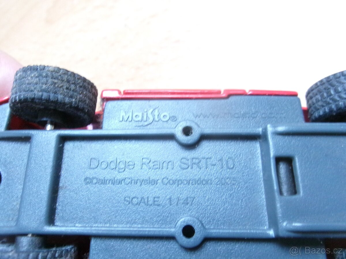 Dodge Ram SRT-10 model Maisto 1:47 - 5