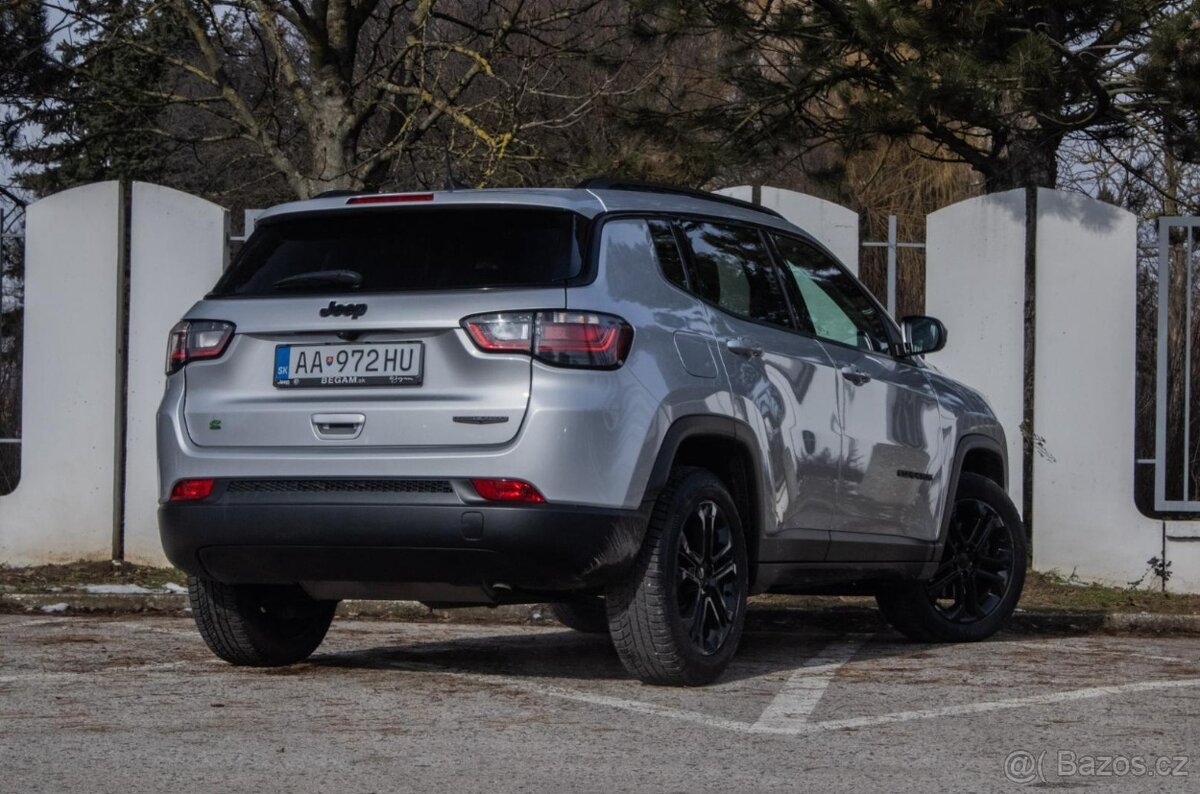 Jeep Compass 1.5 e-Hybrid Night Eagle II / NELAKOVANÉ - 5