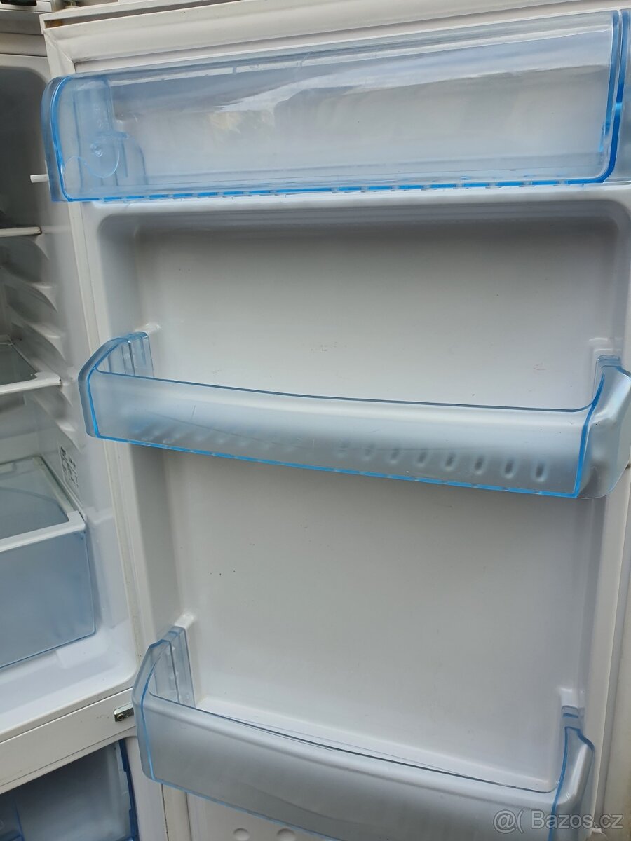 A+ lednice 2-dvéřová dole velký mrazák - 5