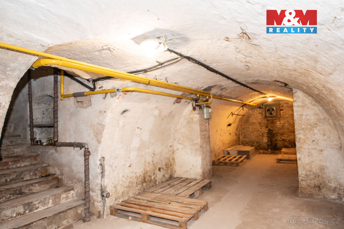 Pronájem skladu v Pardubicích, ul. 17. listopadu - 5