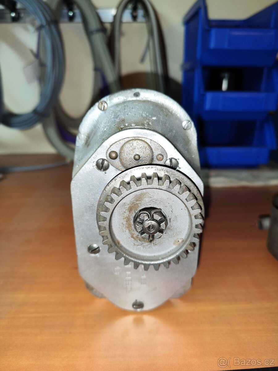 Dynamo BOSCH předválečné moto. - 5