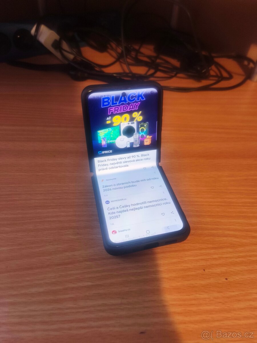 Prodám, vyměním mobilní telefon Zn. Samsung Galaxy Z Flip 5 - 5