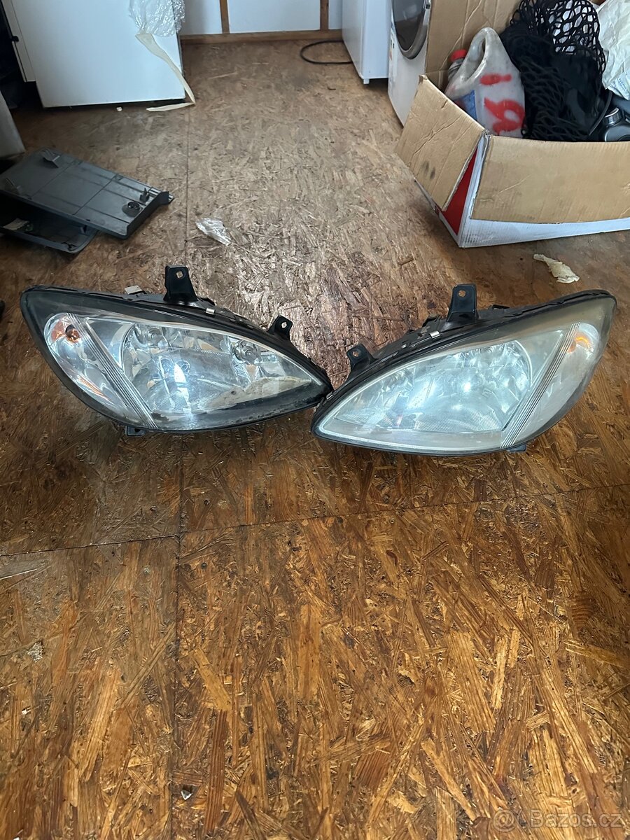 Prodám díly, světla, sedačky a plasty na Mercedes Vito w639 - 5