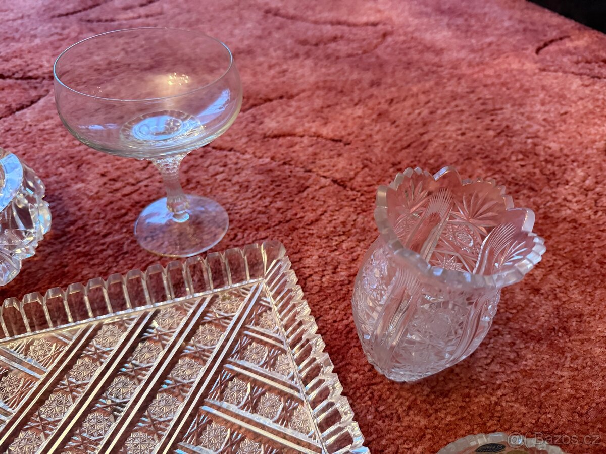 Sklo, porcelán a čajové sety z pozůstalosti - 5