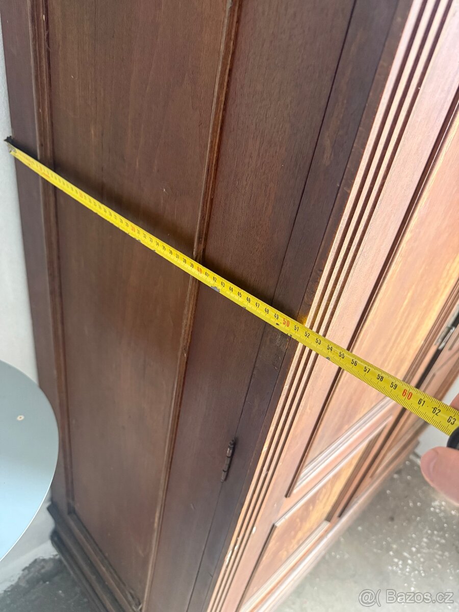 Starožitná skříň nábytek - 5