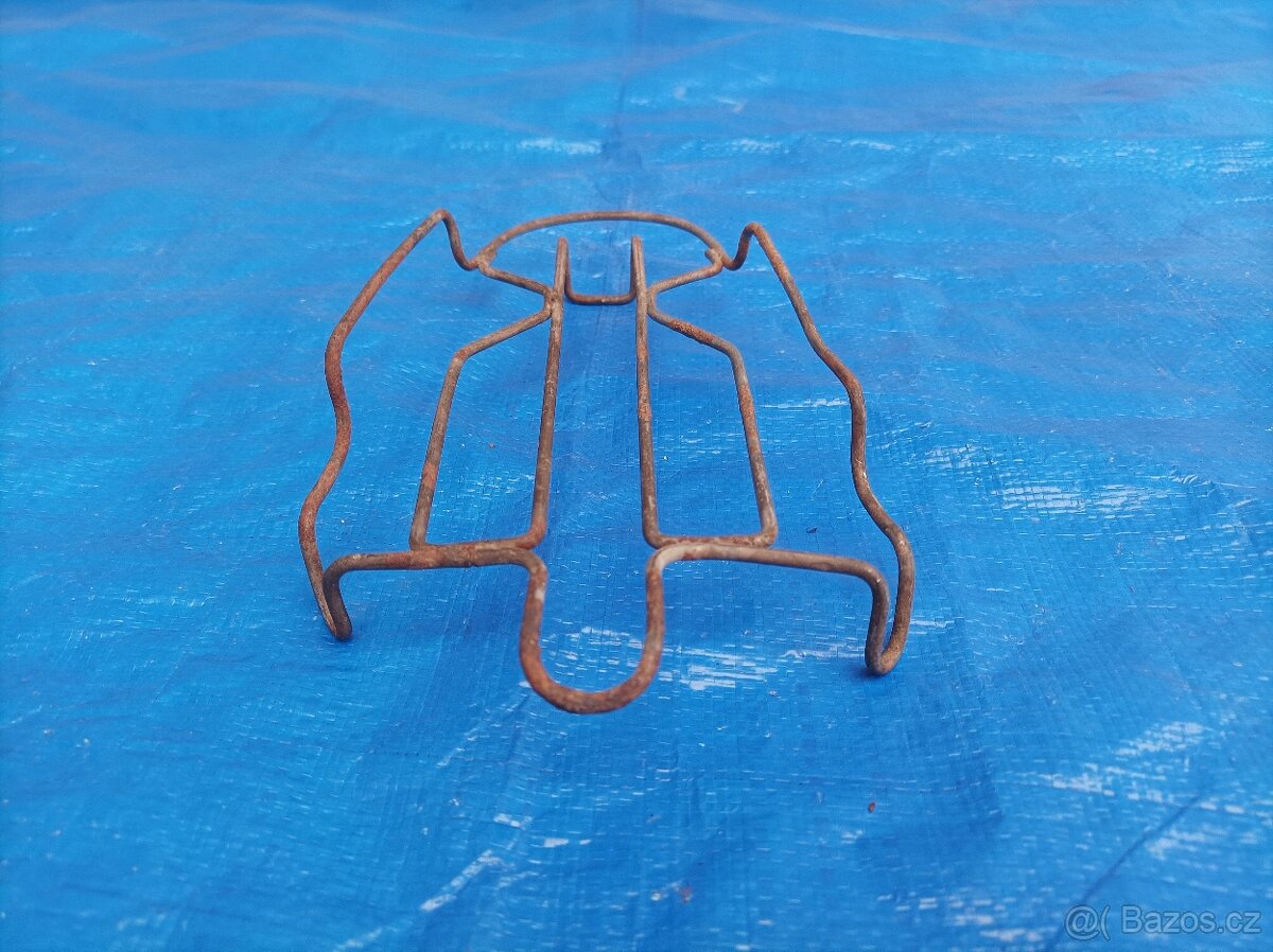 Kovový stojánek pod starou žehličku - 5