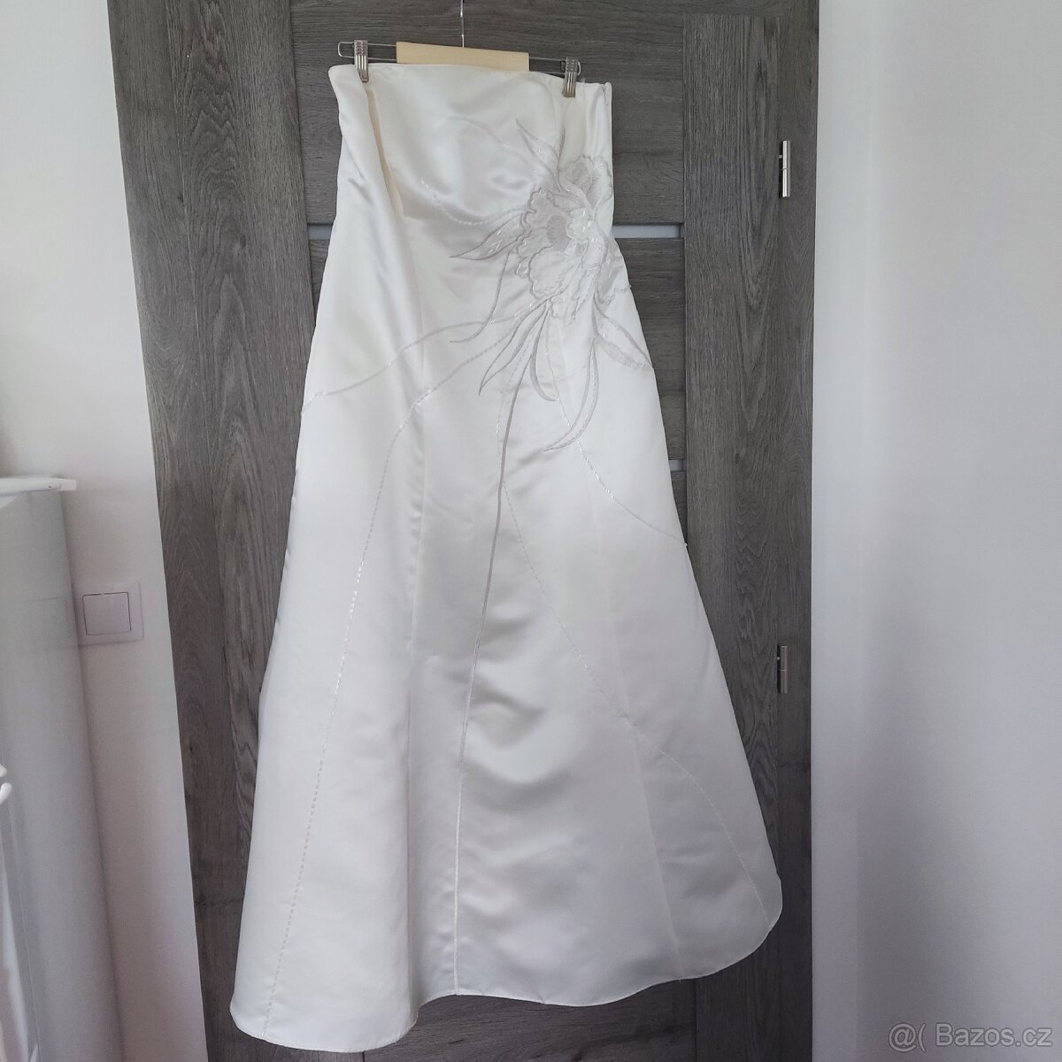 Jednoduché korálkové svatební šaty 42/44 - 5
