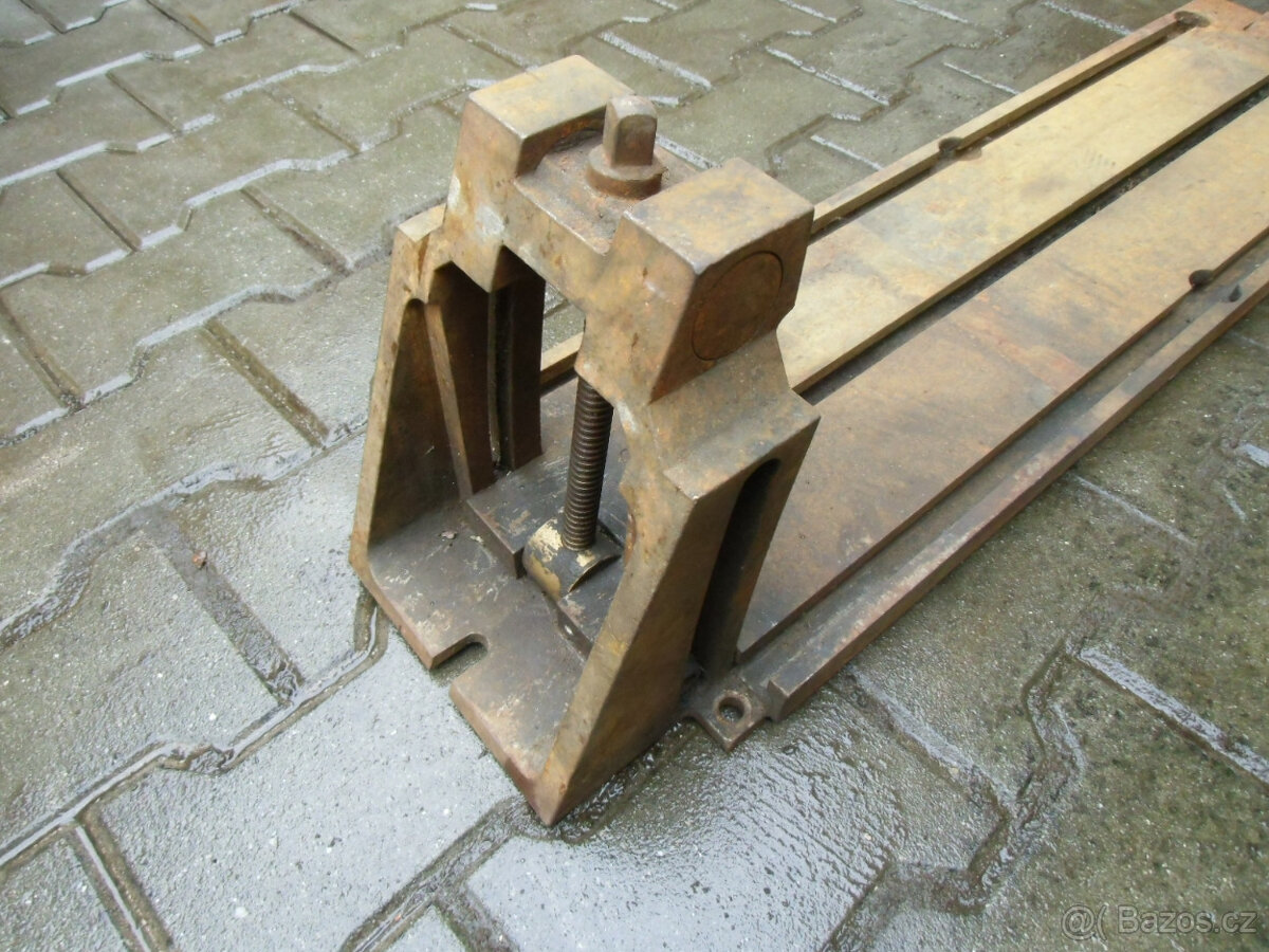 Naklápěcí upínací stůl s drážkami. - 5