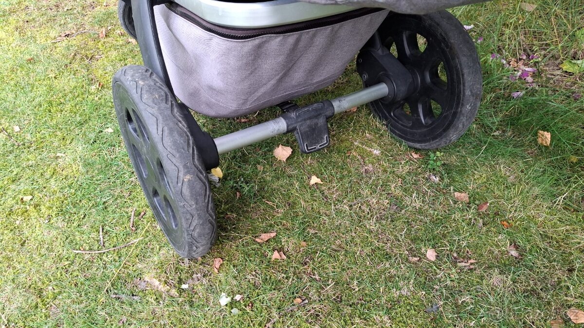 Joolz Day 3 a autosedačka Besafe izi go - 5